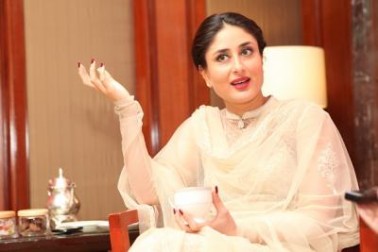 کرینہ نے بالی ووڈ کے تمام بڑے ستاروں-عامر، سلمان اور شاہ رخ سب کے ساتھ کام کیا۔ کرینہ ہر رول میں فٹ بیٹھتی ہیں۔ کرینہ نے بالی ووڈ کے تمام بڑے ستاروں-عامر، سلمان اور شاہ رخ سب کے ساتھ کام کیا۔ کرینہ ہر رول میں فٹ بیٹھتی ہیں۔