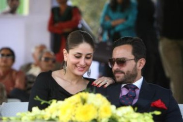 تاہم کرینہ اور شاہد کے رشتہ میں اس وقت دراڑ پڑ گئی جب فلم ٹشن کے دوران ان کی زندگی میں سیف علی خان آئے۔ دونوں کا رشتہ اس دور میں اخبارات کی سرخیاں بننے لگا۔ تاہم کرینہ اور شاہد کے رشتہ میں اس وقت دراڑ پڑ گئی جب فلم ٹشن کے دوران ان کی زندگی میں سیف علی خان آئے۔ دونوں کا رشتہ اس دور میں اخبارات کی سرخیاں بننے لگا۔