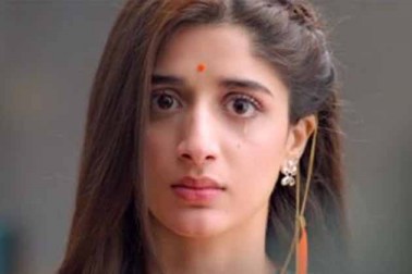 فلم 'صنم تیری قسم سے بالی ووڈ میں انٹری کرنے والی پاکستانی ہیروئین ماورا بھی ایم این ایس کے نشانے پر ہیں۔ (فلم اسٹل )۔ فلم 'صنم تیری قسم سے بالی ووڈ میں انٹری کرنے والی پاکستانی ہیروئین ماورا بھی ایم این ایس کے نشانے پر ہیں۔ (فلم اسٹل )۔