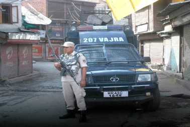 پائین شہر اور سیول لائنز میں عیدالاضحی کے موقع پر کرفیو کے نفاذ کے باعث تاریخی عیدگاہ اور ٹی آر سی گراؤنڈمیں پہلی بار نماز عید ممکن نہیں بن سکتی ہے۔ (تصاویر اور رپورٹ : یو این آئی ) ۔ پائین شہر اور سیول لائنز میں عیدالاضحی کے موقع پر کرفیو کے نفاذ کے باعث تاریخی عیدگاہ اور ٹی آر سی گراؤنڈمیں پہلی بار نماز عید ممکن نہیں بن سکتی ہے۔ (تصاویر اور رپورٹ : یو این آئی ) ۔