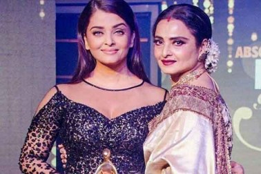 فلم فیئر کے اس پروگرام میں ایشوریا رائے بچن کو موسٹ گلیمرس اسٹار (فیمیل) چنا گیا۔ ایشوریہ کو یہ ایوارڈ ریکھا نے دیا۔ فلم فیئر کے اس پروگرام میں ایشوریا رائے بچن کو موسٹ گلیمرس اسٹار (فیمیل) چنا گیا۔ ایشوریہ کو یہ ایوارڈ ریکھا نے دیا۔