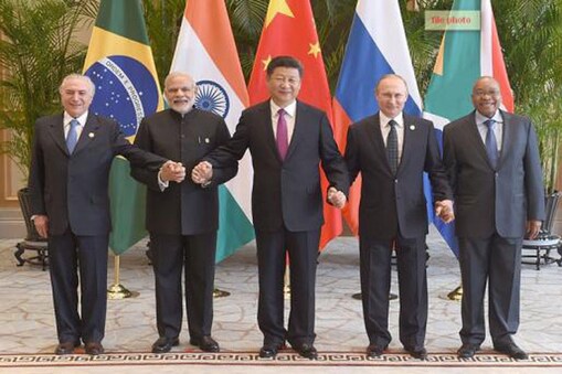 آٹھویں برکس کانفرنس آج سے گوا میں شروع ہو رہی ہے ۔ اس کانفرنس کے دوران چین اور روس کے صدور کی وزیر اعظم نریندر مودی کی اہم ملاقات بھی ہوگی ۔ 