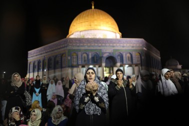 اس فیصلے کے بعد اسرائیل کو چاہیے کہ وہ فلسطینی ریاست کو تسلیم کرتے ہوئے بیت المقدس کوآزاد فلسطینی ملک کا دارالحکومت مان لے اور فلسطین میں مسلمانوں اور مسیحی برادری کے مقدس مقامات پراپنا تسلط ختم کرے۔ اس فیصلے کے بعد اسرائیل کو چاہیے کہ وہ فلسطینی ریاست کو تسلیم کرتے ہوئے بیت المقدس کوآزاد فلسطینی ملک کا دارالحکومت مان لے اور فلسطین میں مسلمانوں اور مسیحی برادری کے مقدس مقامات پراپنا تسلط ختم کرے۔