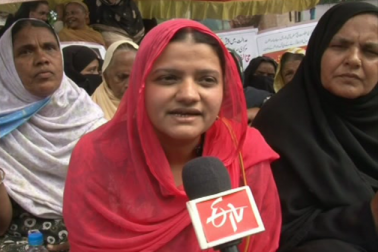 انھوں نے کہا کہ یکساں سول کوڈ کسی قیمت پر منظورنہیں جبکہ طلاق مسلمانوں کا اندرونی معاملہ ہے اور مسلمان اپنے اپنے مسلک پر عمل کرنے کیلئے آزاد ہیں ۔ انھوں نے کہا کہ یکساں سول کوڈ کسی قیمت پر منظورنہیں جبکہ طلاق مسلمانوں کا اندرونی معاملہ ہے اور مسلمان اپنے اپنے مسلک پر عمل کرنے کیلئے آزاد ہیں ۔