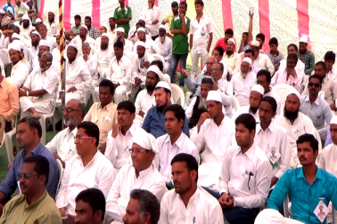 کانفرنس میں شریک علماء و دانشوروں نے مہاراشٹر کی بی جے پی حکومت پر مسلمانوں کا پانچ فیصد ریزرویشن چھیننے کا الزام لگایا اور ریزرویشن کی بحالی کے لئے حکومت کو دو ماہ کی مہلت دی گئی ۔ بصورت دیگر اس ریاست میں جیل بھرو تحریک چلانے کا اعلان کیا گیا ۔ کانفرنس میں شریک علماء و دانشوروں نے مہاراشٹر کی بی جے پی حکومت پر مسلمانوں کا پانچ فیصد ریزرویشن چھیننے کا الزام لگایا اور ریزرویشن کی بحالی کے لئے حکومت کو دو ماہ کی مہلت دی گئی ۔ بصورت دیگر اس ریاست میں جیل بھرو تحریک چلانے کا اعلان کیا گیا ۔