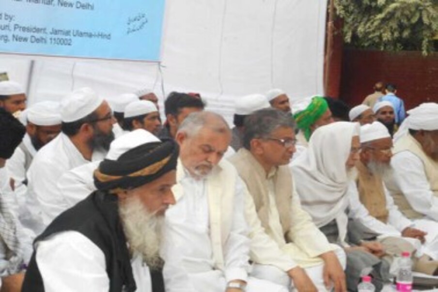  مجلس مشاورت کے صدر نوید حامد نے کہا کہ اگر ہمارے ملک کے حکمرانوں کے لئے اسرائیل رول ماڈل ہے تو یہ ہندوستان کے لئے شرم کی بات ہے اور ہندوستان نے ہمیشہ مظلوموں کا ساتھ دیا ہے۔ انہوں نے جمعیتہ علمائے ہند کی تعریف کرتے ہوئے کہا کہ اس نے ملک کے عوام کو واضح پیغام دیا ہے کہ وہ مظلوم کے ساتھ ہے اور ظالم کوئی بھی ہو اس کے خلاف میدان میں آئے گی۔ اس موقع پر مولانا مفتی عفان منصورپوری نے کہا کہ ہندوستان ہمیشہ فلسطینی کاز کی حمایت کرتا رہا ہے لیکن حالیہ چند برسوں میں اسرائیل کے ساتھ دوستی گاڑھی ہورہی ہے اور یہ صرف مسلم دشمنی ہی نہیں ہے بلکہ ملک دشمنی بھی ہے۔
