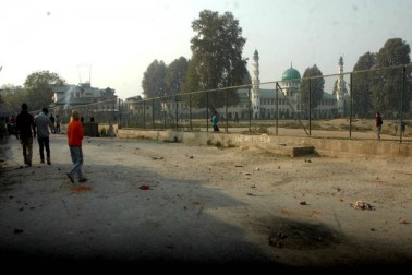علیحدگی پسند رہنماؤں نے آج کشمیری عوام کو اپنے متعلقہ علاقوں میں آزادی کنونشنوں کا انعقاد کرنے کے لئے کہا تھا۔ پائین شہر کے مختلف علاقوں میں بدھ کو احتجاجی مظاہرین اور سیکورٹی فورسز کے مابین جھڑپوں کا سلسلہ رات دیر گئے تک جاری رہا۔ علیحدگی پسند رہنماؤں نے آج کشمیری عوام کو اپنے متعلقہ علاقوں میں آزادی کنونشنوں کا انعقاد کرنے کے لئے کہا تھا۔ پائین شہر کے مختلف علاقوں میں بدھ کو احتجاجی مظاہرین اور سیکورٹی فورسز کے مابین جھڑپوں کا سلسلہ رات دیر گئے تک جاری رہا۔