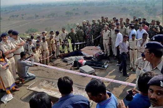 قومی انسانی حقوق کمیشن کا سیمی کے آٹھ ملزموں کے تصادم میں مارے جانے کے معاملہ میں رپورٹ طلب قومی انسانی حقوق کمیشن کا سیمی کے آٹھ ملزموں کے تصادم میں مارے جانے کے معاملہ میں رپورٹ طلب