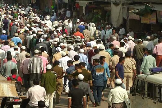 بھوپال انکاؤنٹر میں مارا گیا مجیب سپرد خاک ، ماں نے کہا : سازش کے تحت کیا گیا قتل بھوپال انکاؤنٹر میں مارا گیا مجیب سپرد خاک ، ماں نے کہا : سازش کے تحت کیا گیا قتل