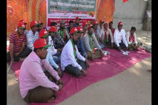 رائچور میں اقلیتوں کو درپیش مسائل کے خلاف ایس ڈی پی آئی نے کی بھوک ہڑتال رائچور میں اقلیتوں کو درپیش مسائل کے خلاف ایس ڈی پی آئی نے کی بھوک ہڑتال
