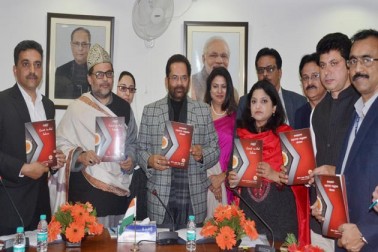 مسٹر نقوی جو فاؤنڈیشن کے چیئرمین بھی ہیں، انہوں نے کہا کہ عالمی معیار کے یہ ادارے جو پورے ملک میں قائم کئے جائیں گے، طبی ، تکنیکی، آیورویدک اور یونانی وغیرہ شعبوں میں تعلیم مہیا کرائیں گے۔ اس مقصد کیلئے ایک اعلیٰ کی کمیٹی تشکیل دی گئی ہے۔ مسٹر نقوی جو فاؤنڈیشن کے چیئرمین بھی ہیں، انہوں نے کہا کہ عالمی معیار کے یہ ادارے جو پورے ملک میں قائم کئے جائیں گے، طبی ، تکنیکی، آیورویدک اور یونانی وغیرہ شعبوں میں تعلیم مہیا کرائیں گے۔ اس مقصد کیلئے ایک اعلیٰ کی کمیٹی تشکیل دی گئی ہے۔