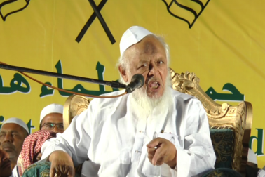 ملک کے دستور نے ہرشہری کو اپنے اپنے پرسنل لا پرعمل کرنے کا حق دیا ہے اور دستور سے محترم کوئی نہیں ہے۔ ان خیالات کا اظہار جمعیت علمائے ہند کے سربراہ مولانا ارشد مدنی نے کیا ۔ وہ اورنگ آباد میں قومی ایکتا اجلاس سے خطاب کررہے تھے۔ ملک کے دستور نے ہرشہری کو اپنے اپنے پرسنل لا پرعمل کرنے کا حق دیا ہے اور دستور سے محترم کوئی نہیں ہے۔ ان خیالات کا اظہار جمعیت علمائے ہند کے سربراہ مولانا ارشد مدنی نے کیا ۔ وہ اورنگ آباد میں قومی ایکتا اجلاس سے خطاب کررہے تھے۔