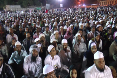 مولانا مدنی نے اپنے خطاب میں لا کمیشن کے سوالنامے کا حوالہ دیتے ہوئے کمیشن کی نیت کو مشکوک قراردیا اور یہ واضح کیا کہ مسلم پرسنل لا بورڈ نے اس کا بائیکاٹ کیوں کیا۔ مولانا مدنی نے اپنے خطاب میں لا کمیشن کے سوالنامے کا حوالہ دیتے ہوئے کمیشن کی نیت کو مشکوک قراردیا اور یہ واضح کیا کہ مسلم پرسنل لا بورڈ نے اس کا بائیکاٹ کیوں کیا۔