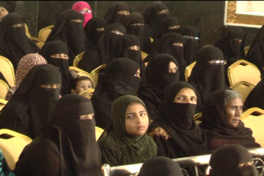 کانفرنس میں اسلام کے نظام حیات کو عالم انسانیت کے لئے ایک آئیڈیل قرار دیا گیا۔ تحفظ شریعت کانفرنس میں تین طلاق کے معاملے پر جاری بحث کو اسلام کی شبیہ کو مسخ کرنے کے لیے ایک دانستہ قدم قرار دیا۔ کانفرنس میں اسلام کے نظام حیات کو عالم انسانیت کے لئے ایک آئیڈیل قرار دیا گیا۔ تحفظ شریعت کانفرنس میں تین طلاق کے معاملے پر جاری بحث کو اسلام کی شبیہ کو مسخ کرنے کے لیے ایک دانستہ قدم قرار دیا۔