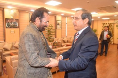 بی پی ایل عمارت میں ہونے والے ملاقات کے دوران مسٹر نقوی نے ڈاکٹر الساتي سے اگلے حج سے متعلق مختلف مسائل پر بامعنی اور جامع بات چیت کی۔ مسٹر نقوی نے کہا کہ گزشتہ حج میں سعودی عرب کی حکومت نے حج کو آسانی اختتام پذیر کرانے میں اہم تعاون کیا تھا۔ بی پی ایل عمارت میں ہونے والے ملاقات کے دوران مسٹر نقوی نے ڈاکٹر الساتي سے اگلے حج سے متعلق مختلف مسائل پر بامعنی اور جامع بات چیت کی۔ مسٹر نقوی نے کہا کہ گزشتہ حج میں سعودی عرب کی حکومت نے حج کو آسانی اختتام پذیر کرانے میں اہم تعاون کیا تھا۔