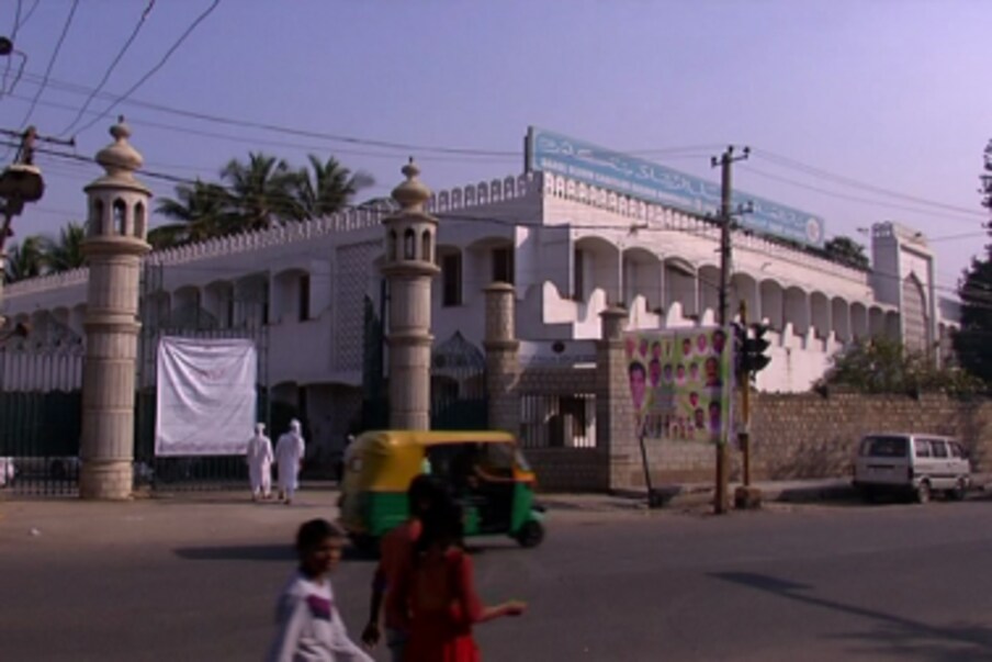  سیمینار میں مقالہ نگاروںنے کہا کہ حضرت خواجہ رحمت اللہ شاہ کی سماجی خدمات کےریکارڈ آندھراپردیش کے نیلور کے محکمہ آثارقدیمہ میں آج بھی موجود ہیں ۔
