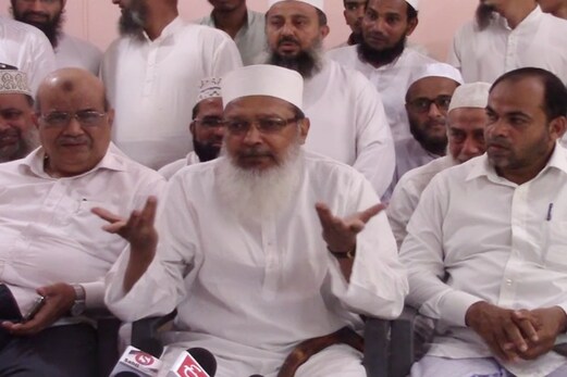 مسلم پرسنل لاء بورڈ کا ردعمل : مسلمانوں کو صبر و تحمل کا مظاہرہ کرنے کا دیا مشورہ مسلم پرسنل لاء بورڈ کا ردعمل : مسلمانوں کو صبر و تحمل کا مظاہرہ کرنے کا دیا مشورہ