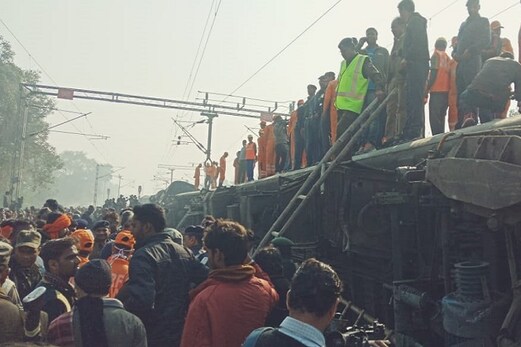 سیمانچل ایکسپریس حادثہ میں 7 لوگوں کی موت، متعدد زخمی، معاوضے کا اعلان سیمانچل ایکسپریس حادثہ میں 7 لوگوں کی موت، متعدد زخمی، معاوضے کا اعلان