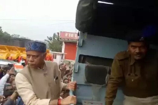 'حاملہ بیوی کو چھوڑ کر وطن کے لئے شہید ہو گئے پنکج، ماں کا ہے رو۔رو کر 'برا حال کب آئے گا میرا لال 'حاملہ بیوی کو چھوڑ کر وطن کے لئے شہید ہو گئے پنکج، ماں کا ہے رو۔رو کر 'برا حال کب آئے گا میرا لال