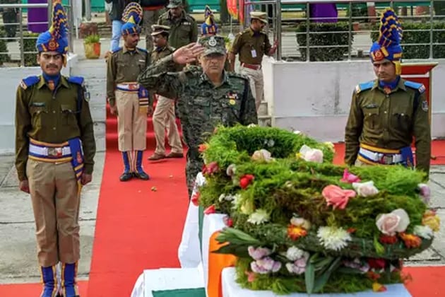 جموں و کشمیر کے پلوامہ میں ہوئے دہشت گردانہ حملہ میں 40 جوان شہید ہوگئے تھے۔