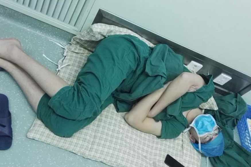 جاپان اور جنوبی کوریا کے علاوہ ہندوستان کے کچھ حصوں ( خاص طور پر مغربی بنگال اور گجرات ) میں لوگ دوپہر میں کھانے کے بعد اکثر سو جاتے ہیں ۔ جاپان اور جنوبی کوریا کے علاوہ ہندوستان کے کچھ حصوں ( خاص طور پر مغربی بنگال اور گجرات ) میں لوگ دوپہر میں کھانے کے بعد اکثر سو جاتے ہیں ۔