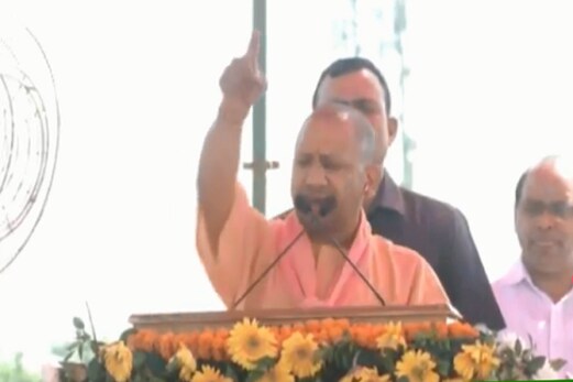 کانگریس دہشت گردوں کو بریانی کھلاتی تھی اورمودی کی فوج گولی مارتی ہے: یوگی آدتیہ ناتھ کانگریس دہشت گردوں کو بریانی کھلاتی تھی اورمودی کی فوج گولی مارتی ہے: یوگی آدتیہ ناتھ