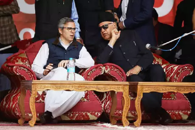 آغا روح اللہ نے کہا کہ حکومت ہند کے یہ اقدام بظاہر عوام کیساتھ دھوکہ اور فریب ہیں۔ اقامتی قانون کو مسترد کرتے ہوئے این سی ترجمان نے کہا کہ ہماچل پردیش اور دیگر ریاستوں میں ڈومیسائل قانون کے تحت زمین کے حقوق محفوظ رکھے گئے ہیں جبکہ جموں و کشمیر اقامتی قانون میں ایسا کچھ نہیں ہے۔ اس قانون میں جموں وکشمیر کے عوام کی زمینوں کے تحفظ کی کوئی بات نہیں۔ آغا روح اللہ نے کہا کہ حکومت ہند کے یہ اقدام بظاہر عوام کیساتھ دھوکہ اور فریب ہیں۔ اقامتی قانون کو مسترد کرتے ہوئے این سی ترجمان نے کہا کہ ہماچل پردیش اور دیگر ریاستوں میں ڈومیسائل قانون کے تحت زمین کے حقوق محفوظ رکھے گئے ہیں جبکہ جموں و کشمیر اقامتی قانون میں ایسا کچھ نہیں ہے۔ اس قانون میں جموں وکشمیر کے عوام کی زمینوں کے تحفظ کی کوئی بات نہیں۔