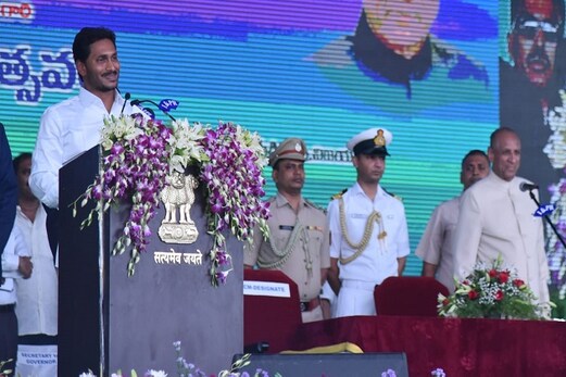 آندھراپردیش :جگن موہن ریڈی نے وزیراعلیٰ کے عہدہ کا لیا حلف ۔۔ چندرابابونائیڈو نے تقریب میں نہیں کی شرکت آندھراپردیش :جگن موہن ریڈی نے وزیراعلیٰ کے عہدہ کا لیا حلف ۔۔ چندرابابونائیڈو نے تقریب میں نہیں کی شرکت