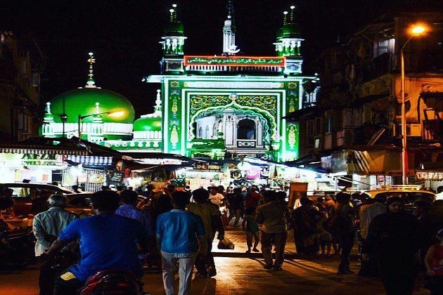ممبئی کی مشہوردرگاہ ضرت مخدوم شاہ ؒ کا منظر۔(تصویر:سوشل میڈیا)۔