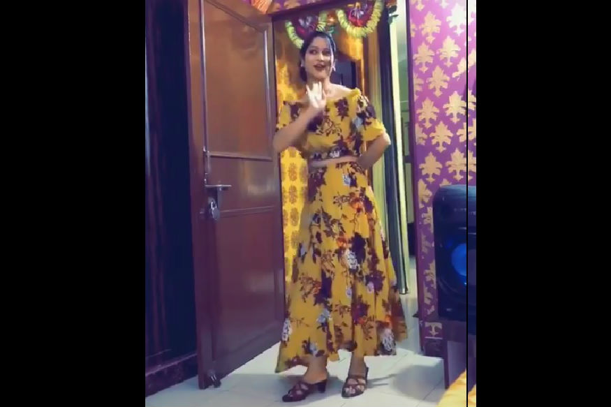 حالانکہ رینا سے جب پولنگ بوتھ کے اندر کا ویڈیو ٹک ٹاک پر ڈالنے کی بات پوچھی گئی تو انہوں نے کوئی سیدھا جواب نہیں دیا ۔ حالانکہ رینا سے جب پولنگ بوتھ کے اندر کا ویڈیو ٹک ٹاک پر ڈالنے کی بات پوچھی گئی تو انہوں نے کوئی سیدھا جواب نہیں دیا ۔