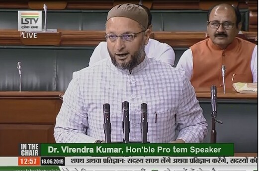 لوک سبھا: اسدالدین اویسی نے لگایا جئے بھیم جئے میم ،تکبیر اللہ اکبرکا نعرہ۔ دیکھیں ویڈیو لوک سبھا: اسدالدین اویسی نے لگایا جئے بھیم جئے میم ،تکبیر اللہ اکبرکا نعرہ۔ دیکھیں ویڈیو
