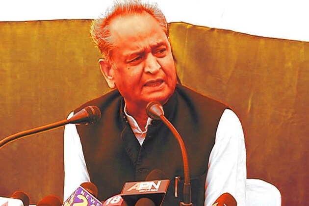 اشوک گہلوت نے کانگریس حکومت گرانے کی سازش کرنے کا الزام لگاتے ہوئے کہا کہ اپوزیشن جماعت بی جے پی کانگریس کے اراکین اسمبلی کو 15 کروڑ روپئے تک کا آفر کر رہی ہے۔