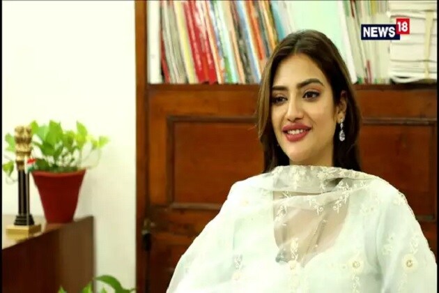 ٹی ایم سی رکن پارلیمنٹ نصرت جہاں نے کہا، ’پیار بہت ہی ذاتی چیز ہوتی ہے۔ پیار اور جہاد ایک ساتھ نہیں چلتے ہیں’۔ انہوں نے کہا، ’الیکشن سے بالکل پہلے لوگ ایسے موضوعات کے ساتھ سامنے آرہے ہیں’۔