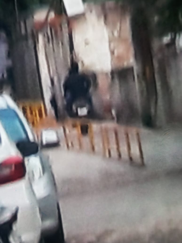حادثہ کوانجام دینے کے بعد فرار ہوتےہوئے بدمعاشوں کی تصویر سامنےآئی ہے۔