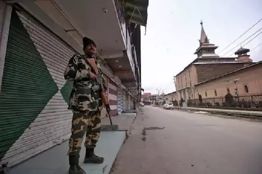 جموں وکشمیر کی مسجدوں کی پولیس سے مانگی گئی فہرست، ہنگامہ ہونے پرحکومت نے بتایا 'افواہ'۔ جموں وکشمیر کی مسجدوں کی پولیس سے مانگی گئی فہرست، ہنگامہ ہونے پرحکومت نے بتایا 'افواہ'۔