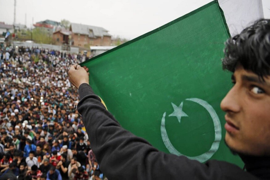 گزشتہ 10 سال میں پاکستان کا قرض 6 ہزار ارب سے 30 ہزار ارب روپئے تک پہنچ گیا ہے۔