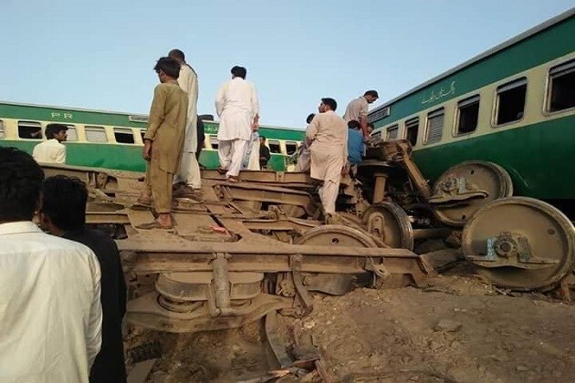 ٹرین حادثہ کے بعد بچاؤ اورراحت کے کام جاری۔(تصویر:سوشل میڈیا)۔