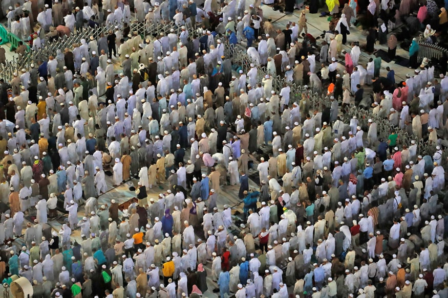 نمازعید کے روح پرور اجتماعات۔(تصویر:اے ایف پی)۔