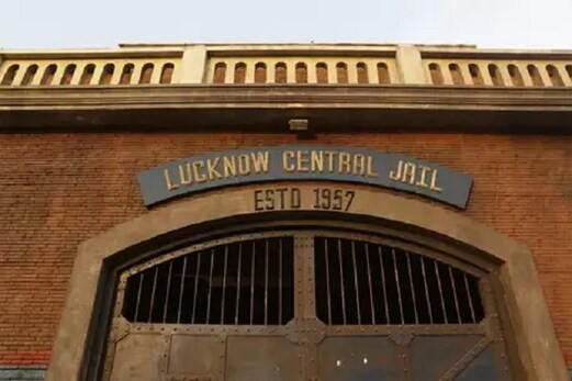 ایکشن میں حکومت: جموں وکشمیرسے لکھنوجیل شفٹ کئے جائیں گے 20 دہشت گرد ایکشن میں حکومت: جموں وکشمیرسے لکھنوجیل شفٹ کئے جائیں گے 20 دہشت گرد