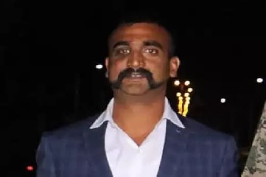 پاکستان کے ایف۔16 طیارہ کو مار گرانے والے ونگ کمانڈر ابھینندن کو ملے گا ویر چکر پاکستان کے ایف۔16 طیارہ کو مار گرانے والے ونگ کمانڈر ابھینندن کو ملے گا ویر چکر
