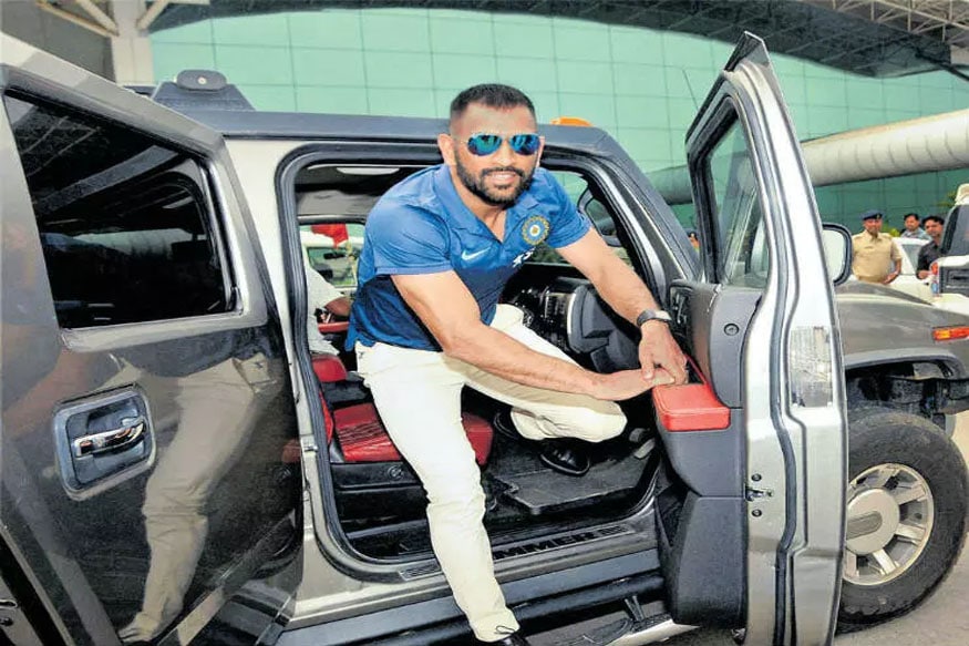 ایم ایس دھونی کے پاس ہیمرکاربھی ہے۔