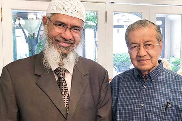 ملیشیا کے وزیر اعظم مآثر محمد کے ساتھ ڈاکٹر ذاکر نائک