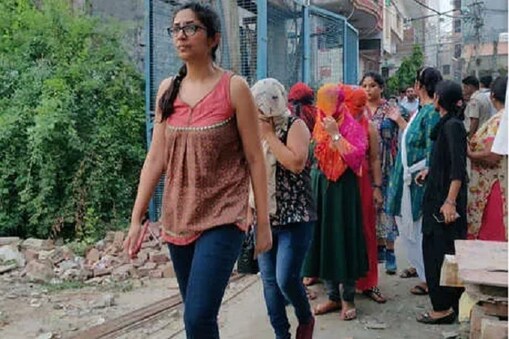 مساج سینٹرکے نام پرتہہ خانے میں چل رہا تھا سیکس ریکٹ۔(تصویر:نیو18ہندی)۔