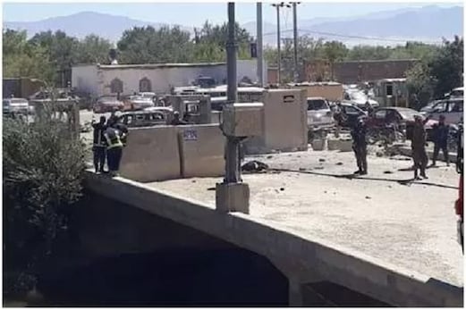 افغانستان میں خودکش حملہ: 22 لوگوں کی موت، 38 دیگر زخمی افغانستان میں خودکش حملہ: 22 لوگوں کی موت، 38 دیگر زخمی