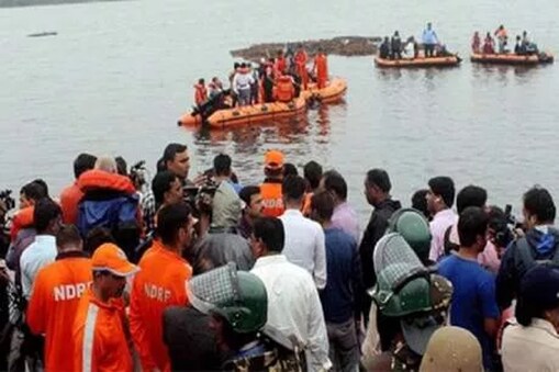 آندھرا پردیش : 61 افراد سے بھری کشتی گوداوری ندی میں پلٹی ، 16 اموات، ریسکیو آپریشن جاری