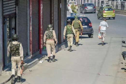 جموں میں چسپاں کئے گئے دھمکی آمیز پوسٹرس ، پولیس نے بتایا شرپسند عناصر کی کرتوت جموں میں چسپاں کئے گئے دھمکی آمیز پوسٹرس ، پولیس نے بتایا شرپسند عناصر کی کرتوت