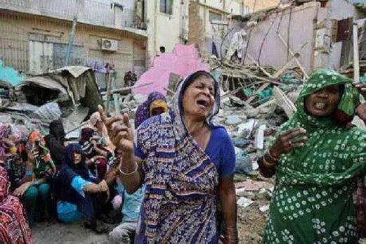 پاکستان سے آئی اچھی خبر، مندر کو بچانے کے لئے مسلمانوں نے وہیں گزاری رات پاکستان سے آئی اچھی خبر، مندر کو بچانے کے لئے مسلمانوں نے وہیں گزاری رات