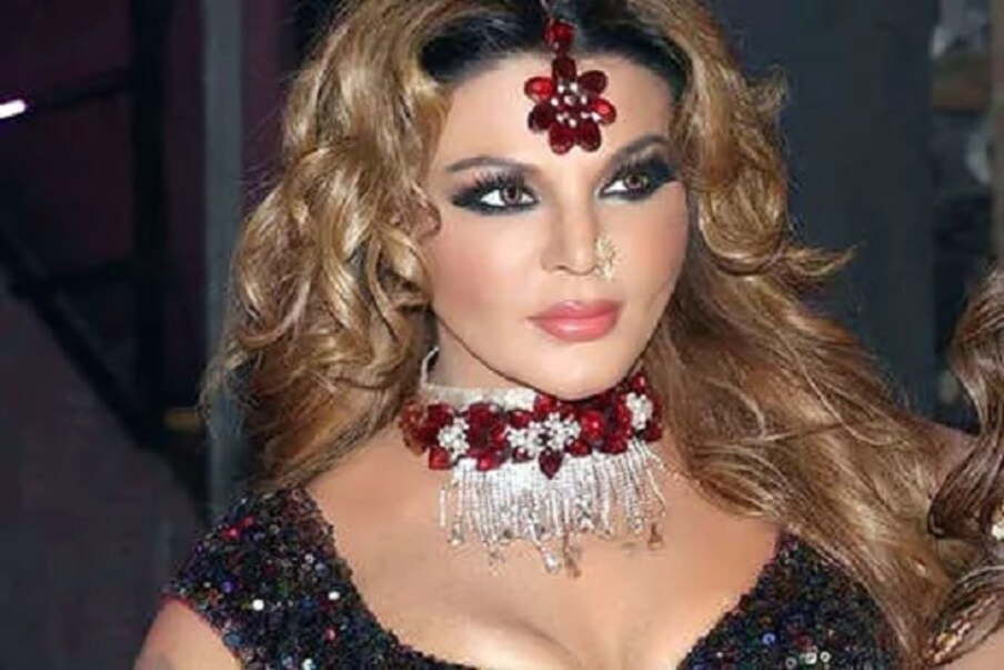  اس کے بعد راکھنی نے بھڑکتے ہوئے کئی ویڈیوز بھی انسٹاگرام پر شیر کئے ہیں۔ اس میں ایک ویڈیو میں راکھی بگ باس کو لیکر کافی بڑی باتیں بول رہی ہیں۔
