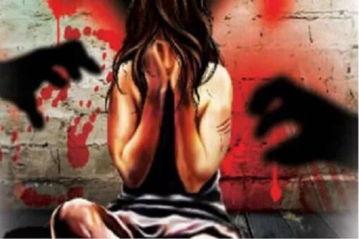 یوپی میں ہاتھرس اجتماعی عصمت ریزی اور قتل کے معاملے کو لیکر ملک بھر میں لوگوں کا غصہ ابھی تھما نہیں ہے۔  اس واقعے سے لوگ بری طرح بھڑکے ہوئے ییں۔ وہیں اس کے بعد ایک اور ایسا واقعہ پیش آیا جو بیحد ہی خوفناک ہے۔ بلرام پور میں ایک لڑکی کے ساتھ جو درندگی کی گئی ہے وہ واقعی انتہائی شرمناک ہے۔ 