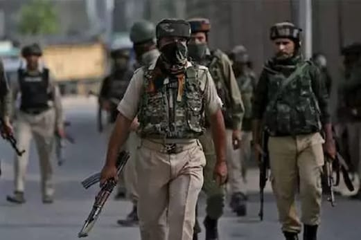 جموں و کشمیر میں بڑے حملے کی سازش ناکام ، 6 اے کے 47 کے ساتھ تین دہشت گرد گرفتار جموں و کشمیر میں بڑے حملے کی سازش ناکام ، 6 اے کے 47 کے ساتھ تین دہشت گرد گرفتار